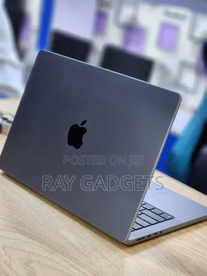 New Laptop Apple MacBook Pro 2023 M2 8GB Apple M3 SSD 1T
