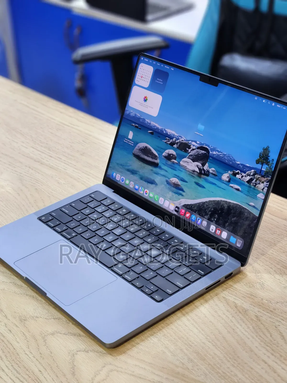 New Laptop Apple MacBook Pro 2023 M2 8GB Apple M3 SSD 1T