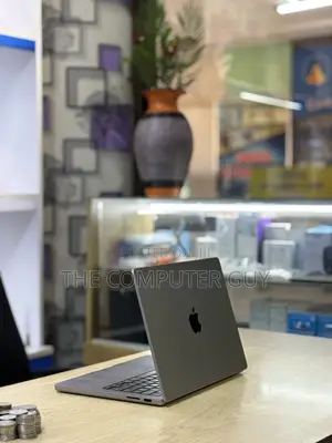 New Laptop Apple MacBook Pro 2023 M3 8GB Apple M3 SSD 1T