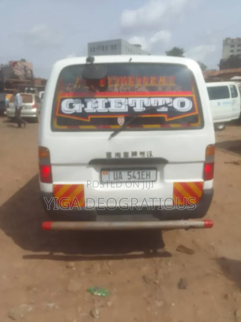 Toyota Grand HiAce 1999 White