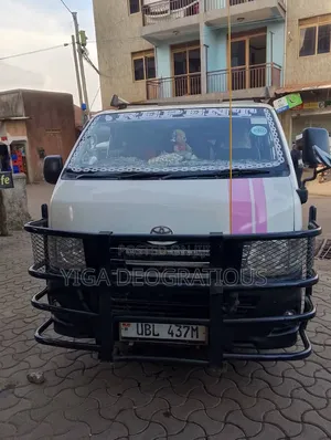 Toyota Grand HiAce 2015 White