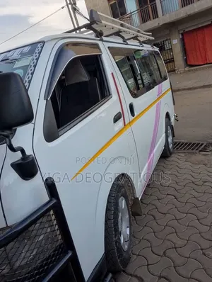 Toyota Grand HiAce 2015 White