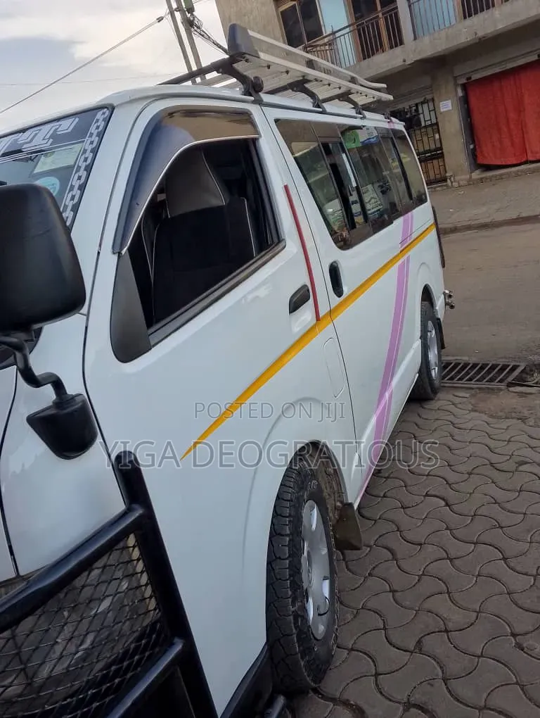 Toyota Grand HiAce 2015 White