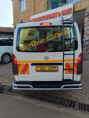 Toyota Grand HiAce 2015 White