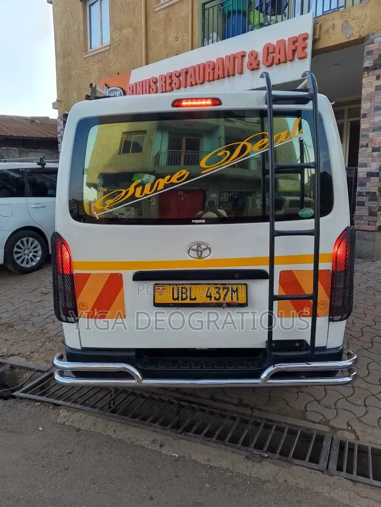 Toyota Grand HiAce 2015 White