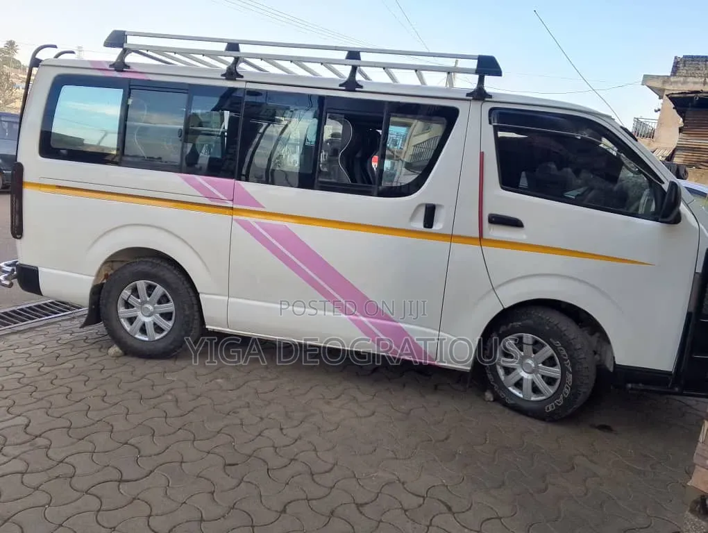 Toyota Grand HiAce 2015 White
