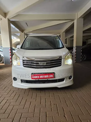 Toyota Noah 2012 White