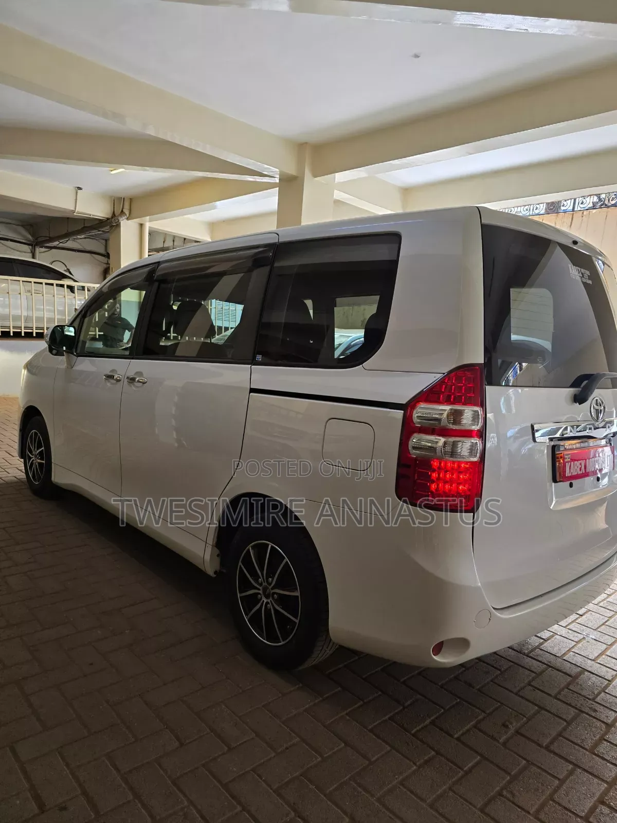 Toyota Noah 2012 White