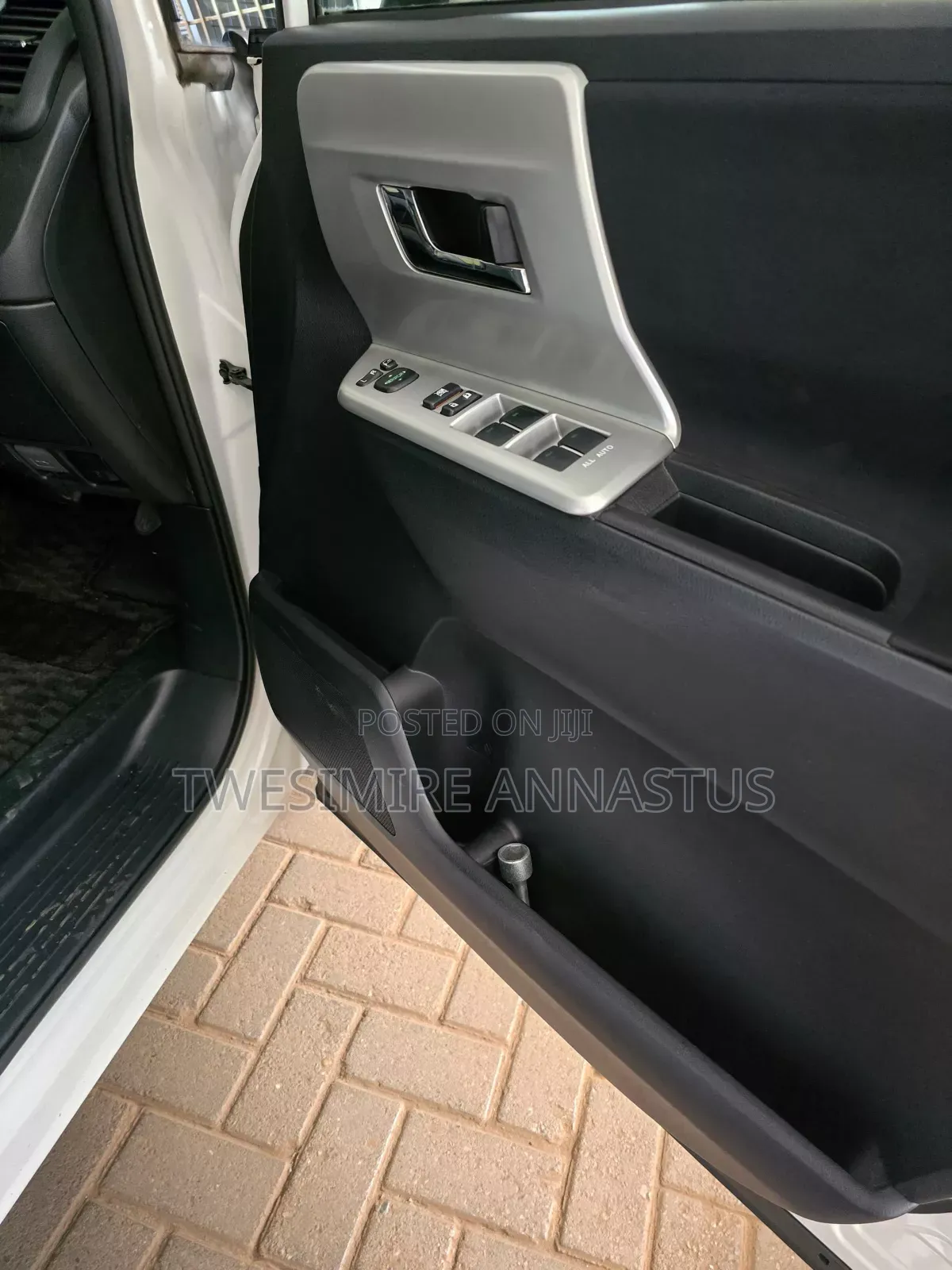 Toyota Noah 2012 White