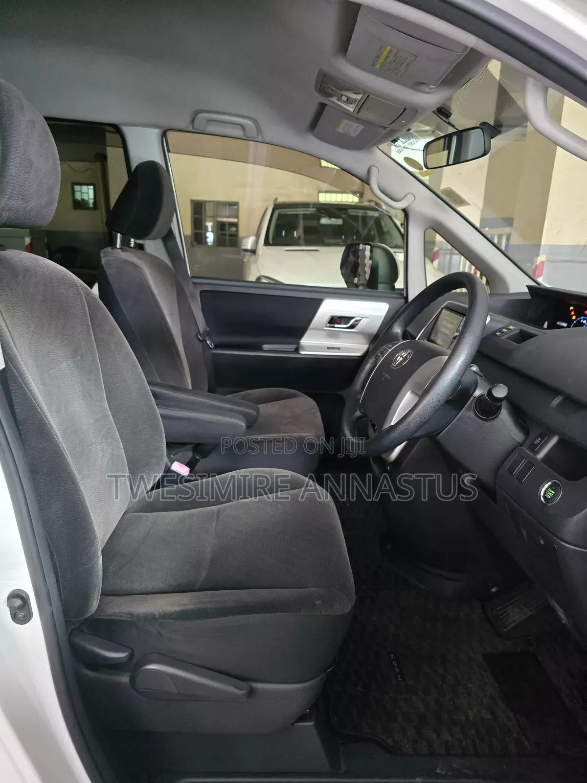 Toyota Noah 2012 White