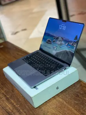 New Laptop Apple MacBook Pro 2024 M3 8GB Apple M3 Pro SSD 1T