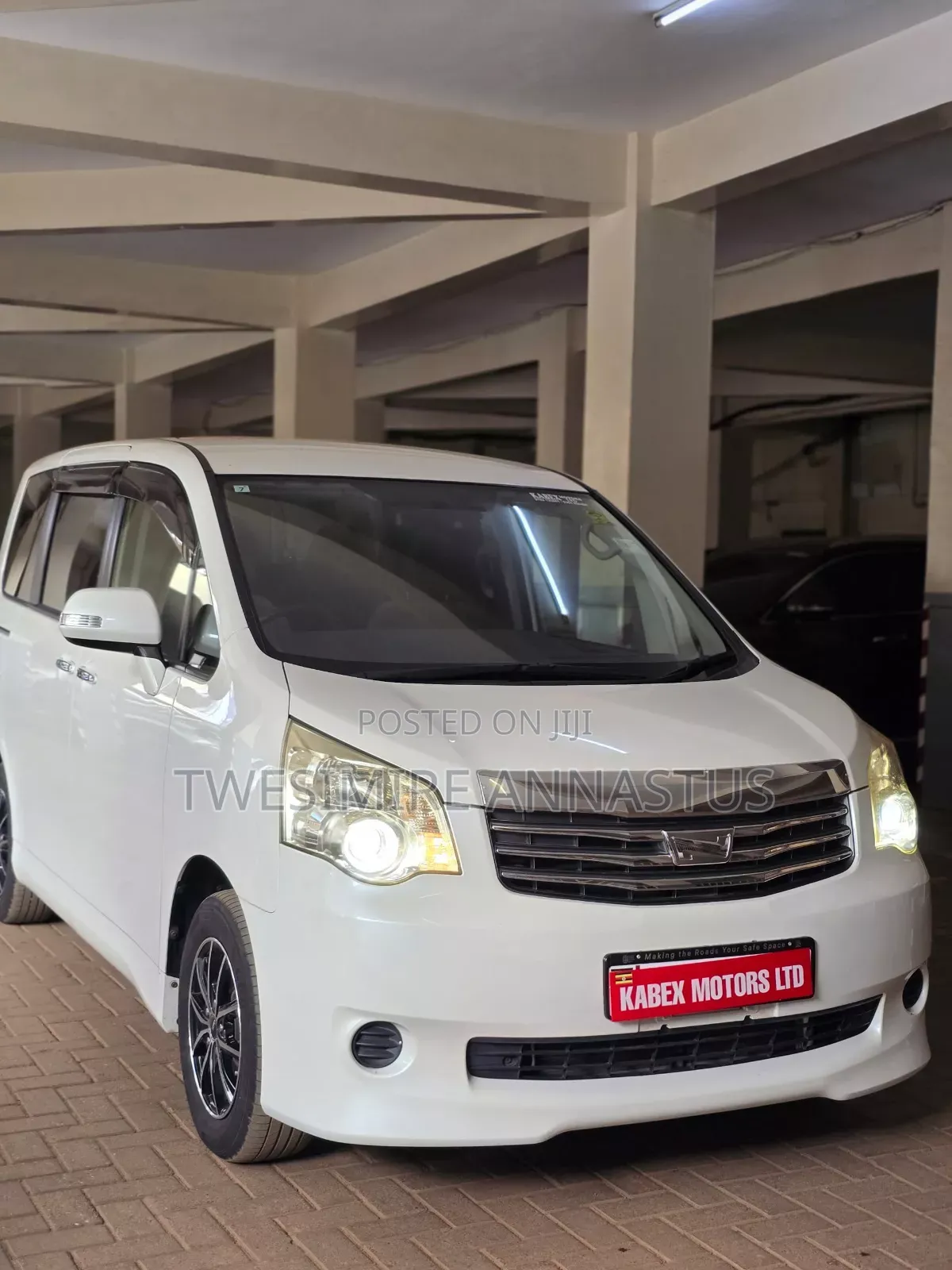 Toyota Noah 2012 White