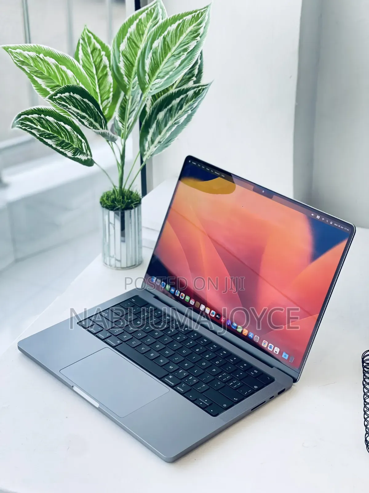 New Laptop Apple MacBook Pro 2020 M1 16GB Intel Core i5 SSD 512GB