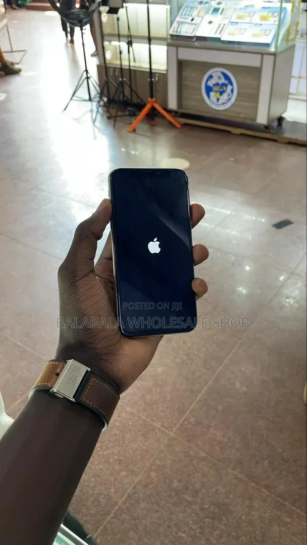 Apple iPhone 11 64 GB White