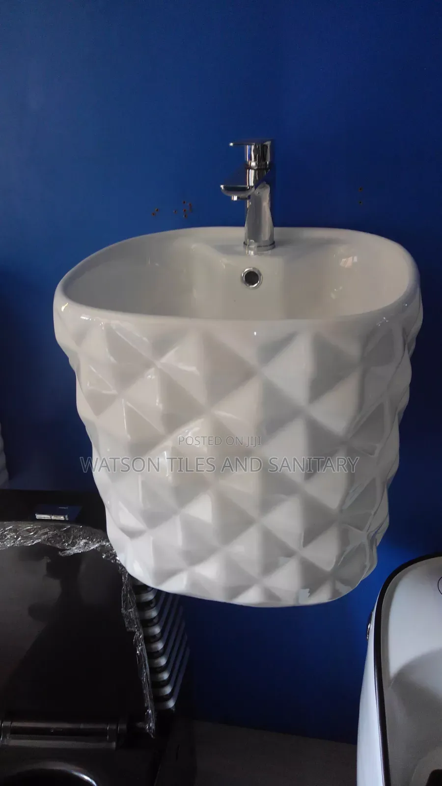 Wall Hug Basins
