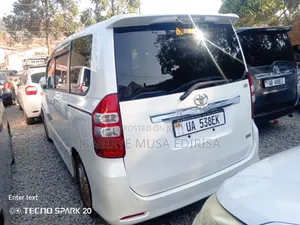 Toyota Noah 2012 Silver