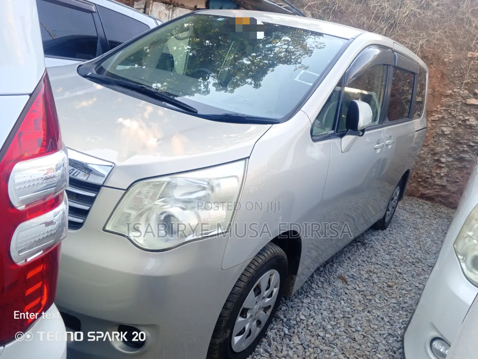 Toyota Noah 2012 Silver