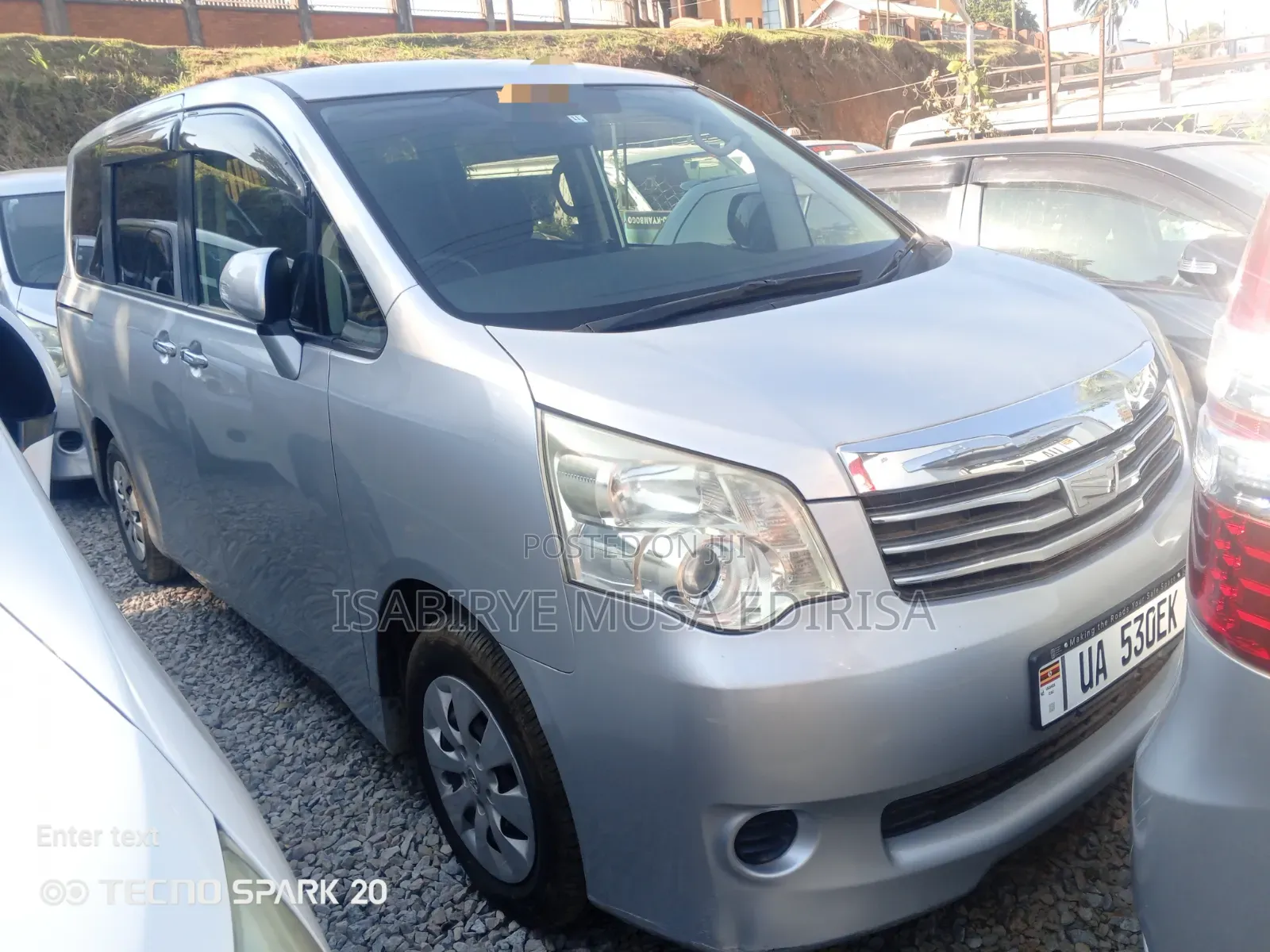 Toyota Noah 2012 Silver