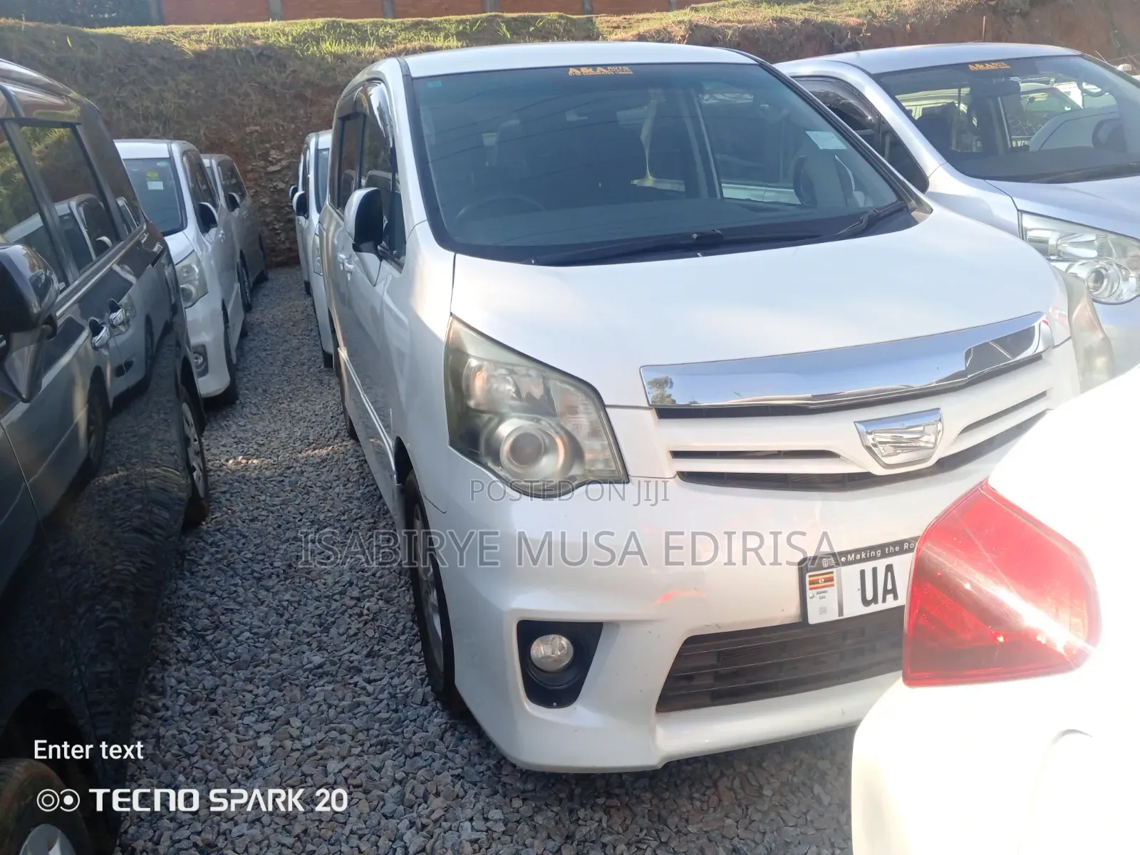 Toyota Noah 2012 Silver