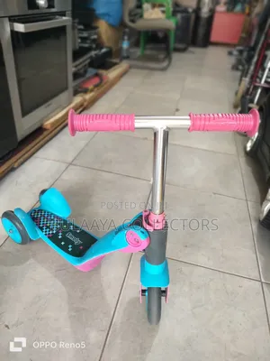 Uk Used 3-wheeled Smoby Scooters Designed For Children Stability.