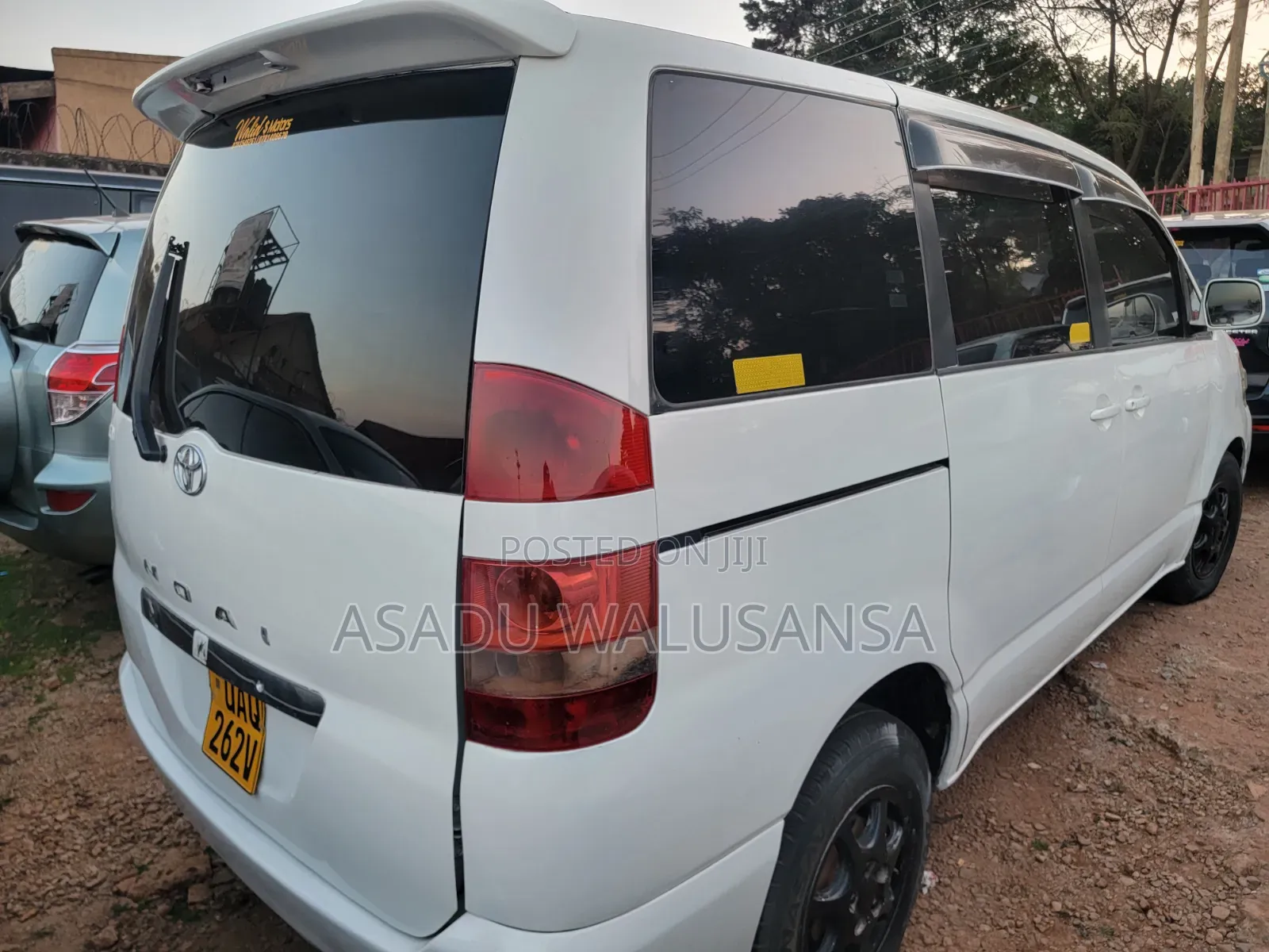 Toyota Noah 2004 White
