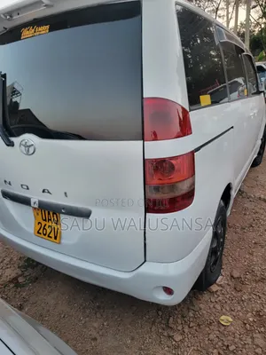 Toyota Noah 2004 White