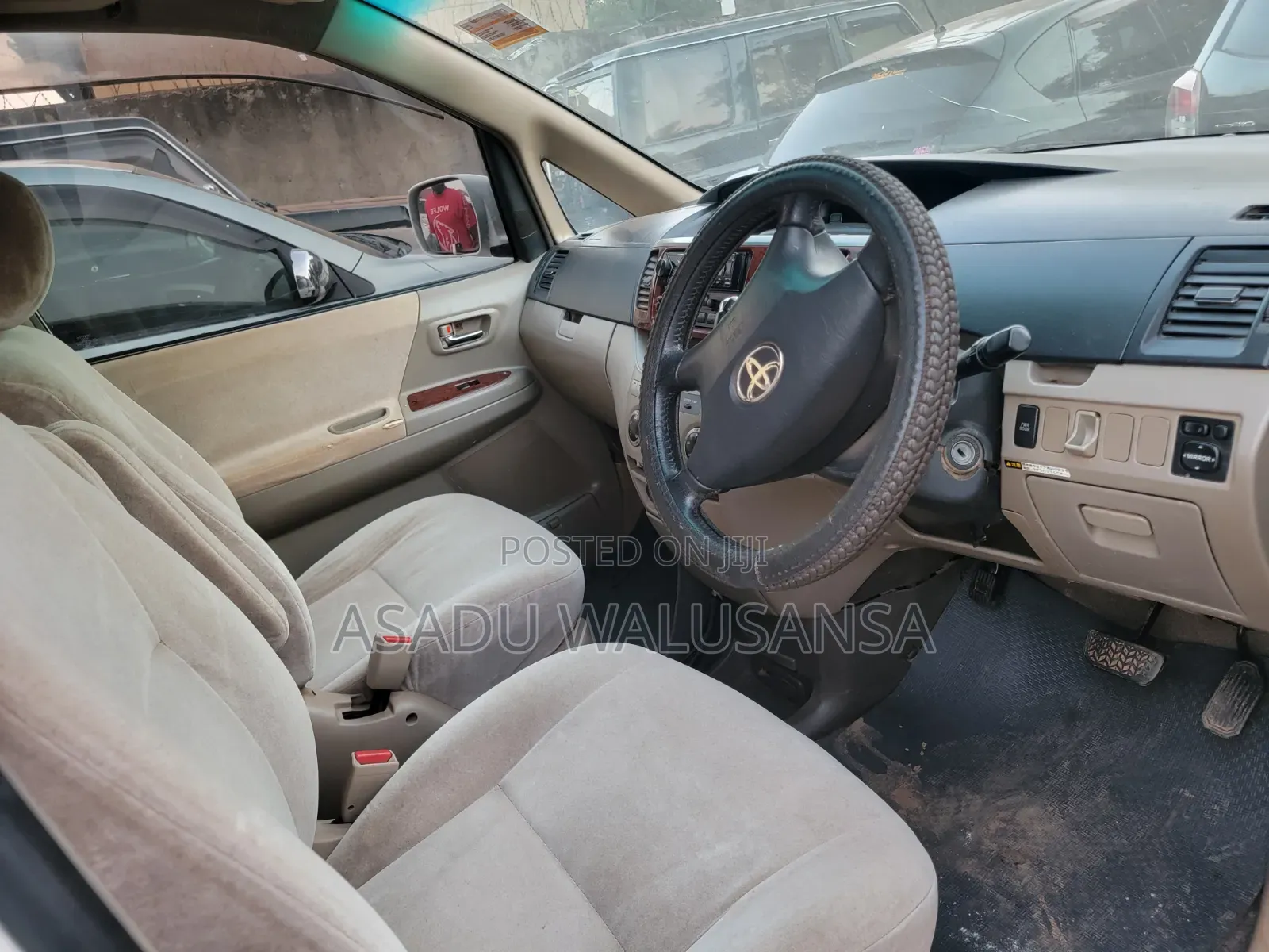 Toyota Noah 2004 White