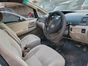 Toyota Noah 2004 White