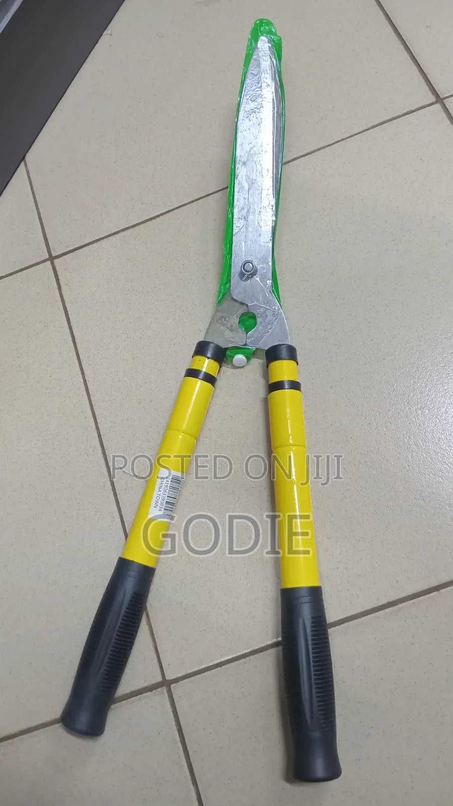 Handled Hedge Shears With Sharp Steel Blades