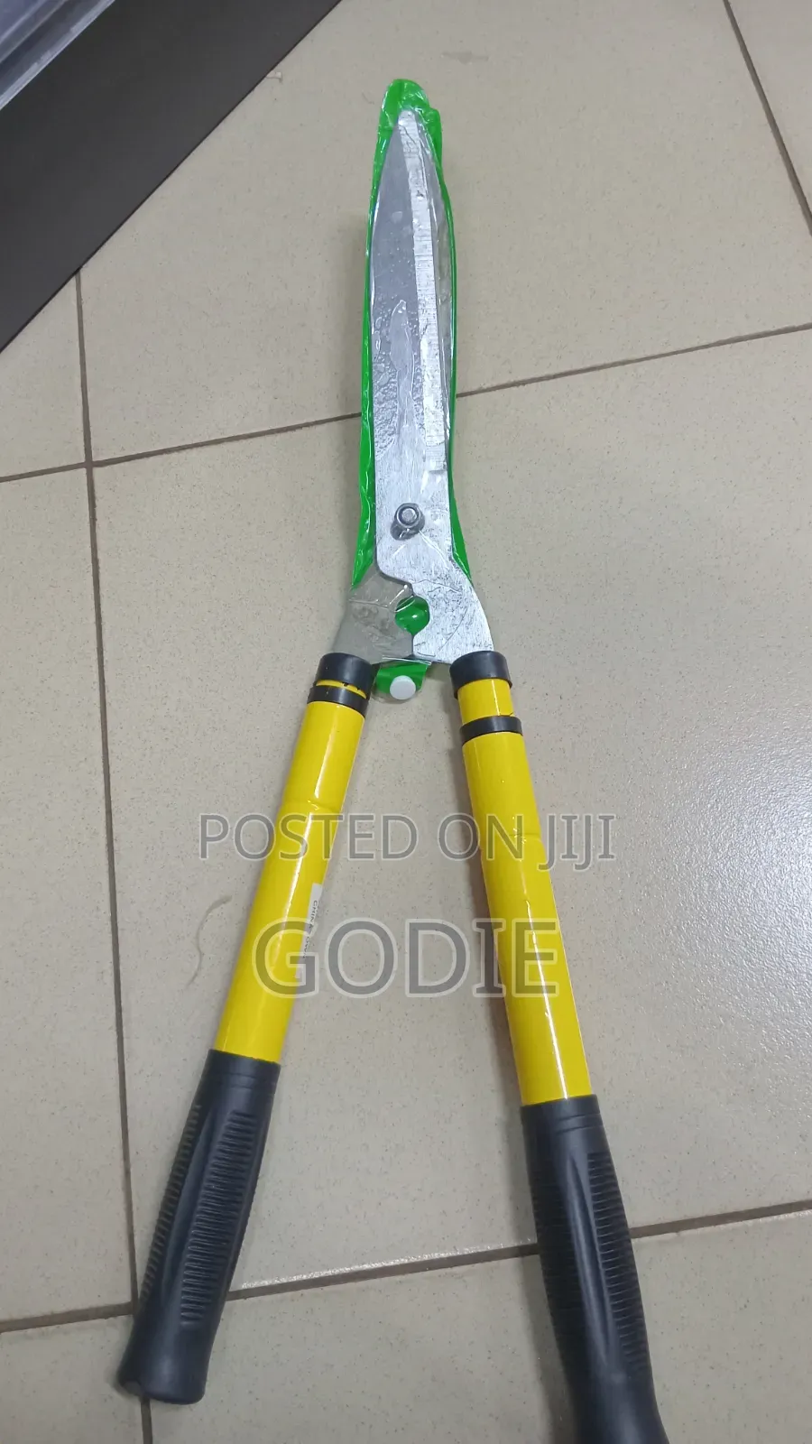 Handled Hedge Shears With Sharp Steel Blades
