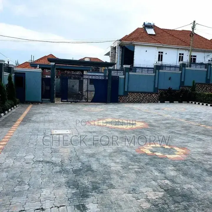 5bdrm Duplex in Kyanja, Central Division for rent