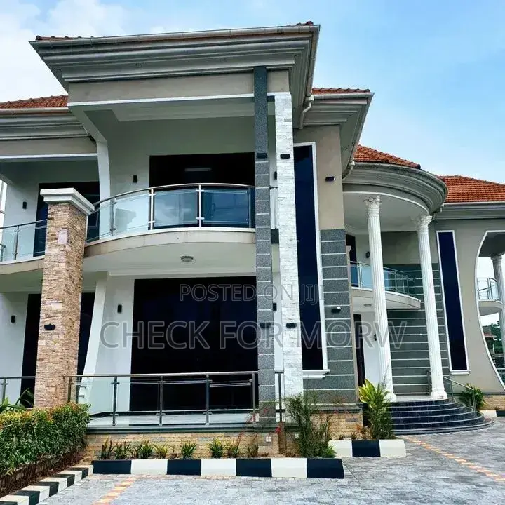 5bdrm Duplex in Kyanja, Central Division for rent