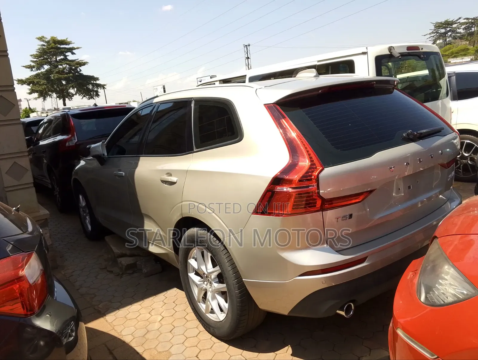 Volvo XC60 2019 Silver