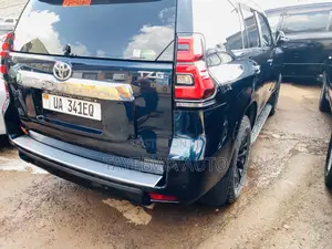 Toyota Land Cruiser Prado 2018 Blue