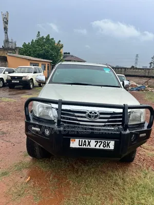 Toyota Hilux SR5 4x4 2014 Gold