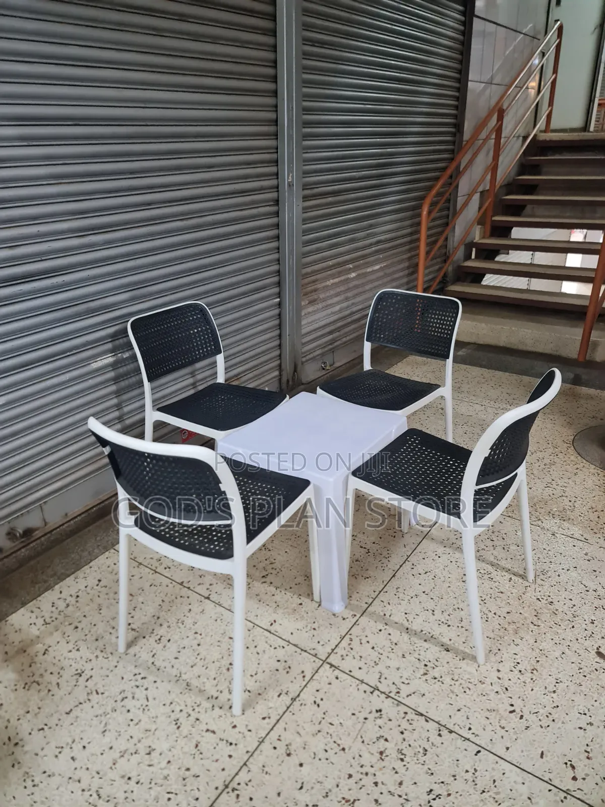 Meshed Back Plastic Chairs and Table Plastic Chairs and Table Set