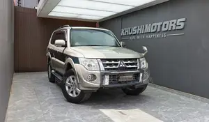 Mitsubishi Pajero V90 3.2 DI-D 2013 Beige
