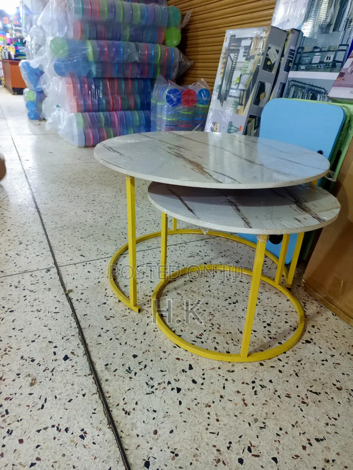 Modern 2-in-1 Round Nesting Coffee Table Set.