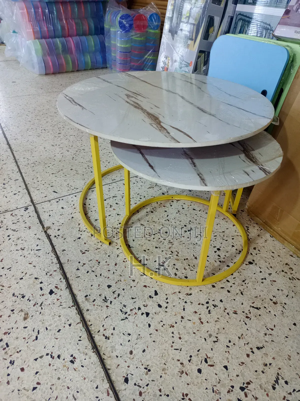 Modern 2-in-1 Round Nesting Coffee Table Set.