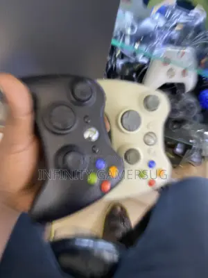 Xbox 360 Black and White Controller