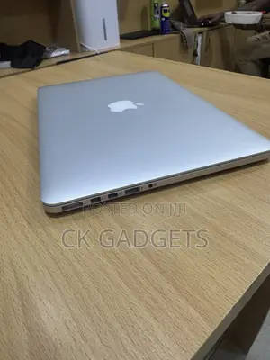 New Laptop Apple MacBook Pro 8GB Intel Core i5 SSD 256GB