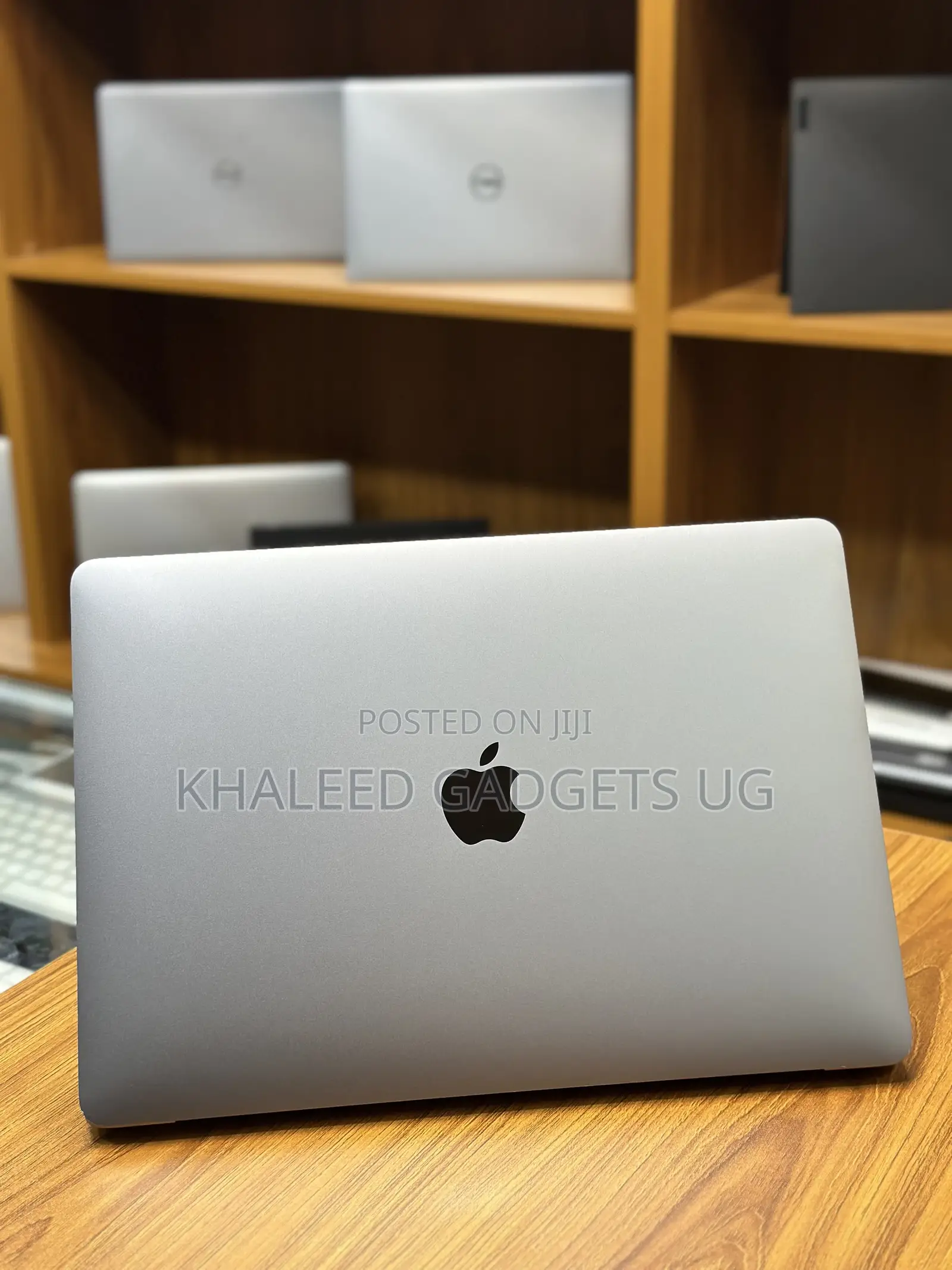 Laptop Apple MacBook Pro 2022 M2 8GB Apple M2 SSD 256GB