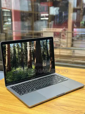 Laptop Apple MacBook Pro 2022 M2 8GB Apple M2 SSD 256GB