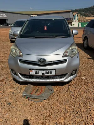 Toyota Ractis 1.5 AWD 2013 Silver