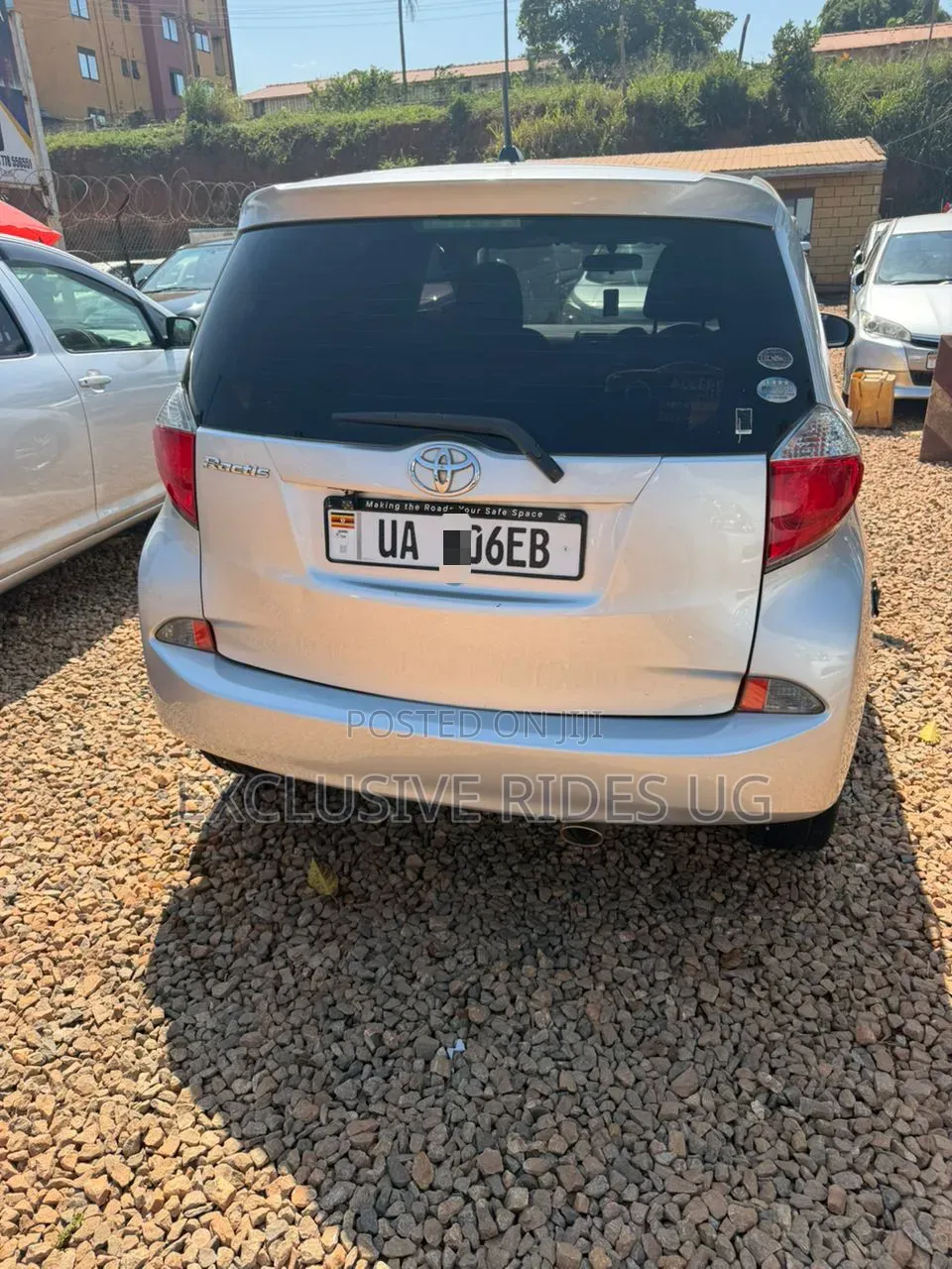 Toyota Ractis 1.5 AWD 2013 Silver