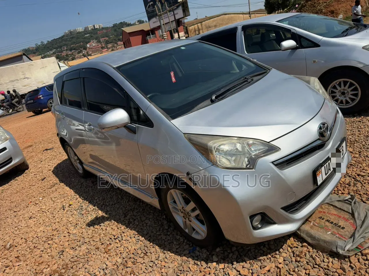 Toyota Ractis 1.5 AWD 2013 Silver