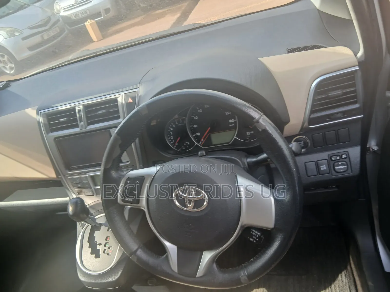 Toyota Ractis 1.5 AWD 2013 Silver