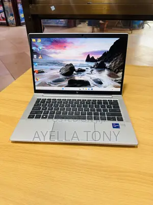 New Laptop HP EliteBook 830 G8 16GB Intel Core i7 SSD 512GB