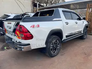 Toyota Hilux 2016 White