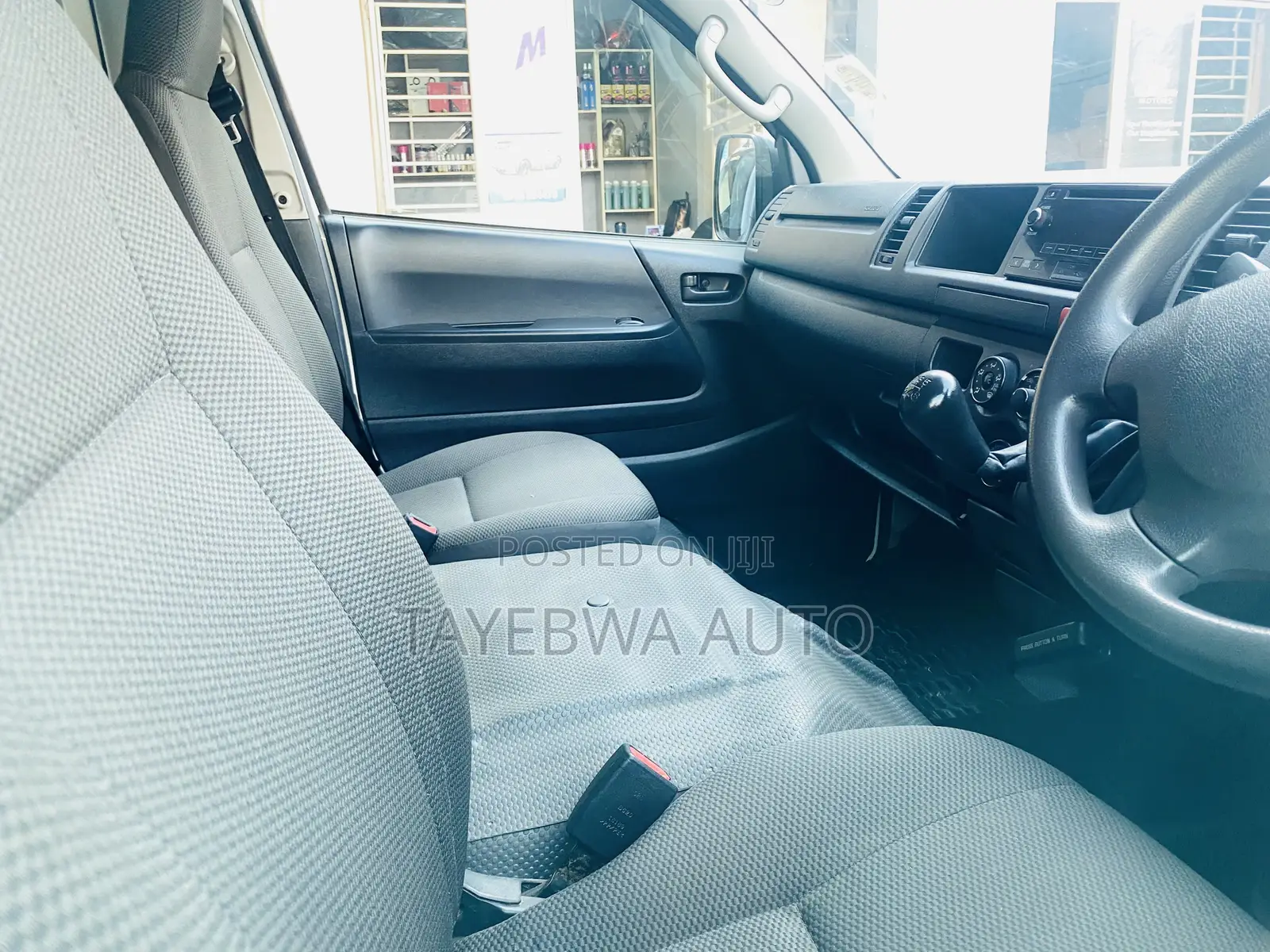 Toyota HiAce 2022 White